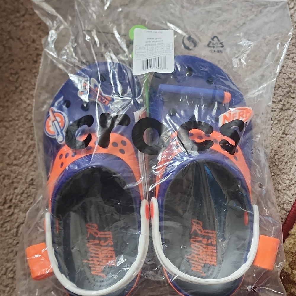 Nerf crocs size m5/w7